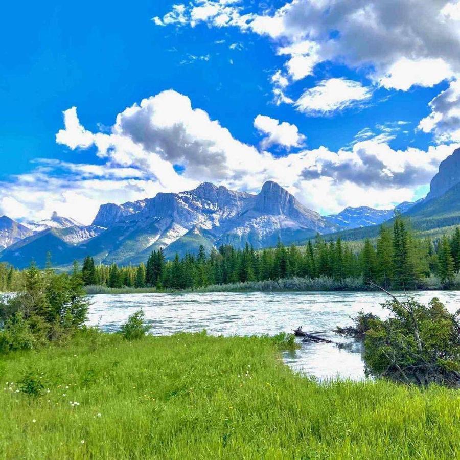 Wanna Get Away This Summer And Fall At The Crossing Canmore Exterior photo