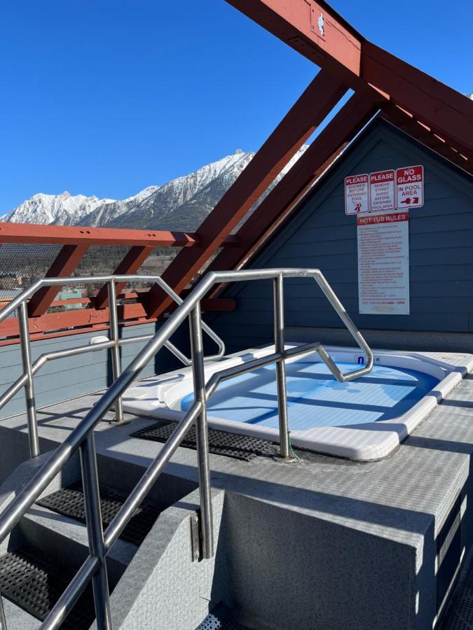 Wanna Get Away This Summer And Fall At The Crossing Canmore Exterior photo